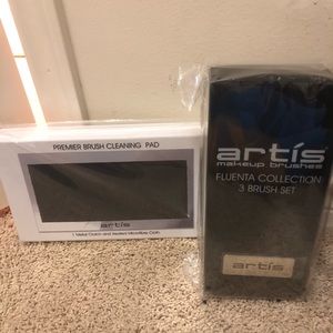 Artis set of 3 brushes with cleaning pad